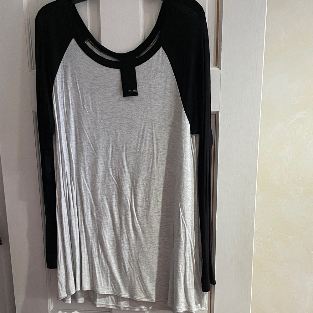 Lightweight heather by Bordeaux Black and Gray Long Sleeve Tee in size large